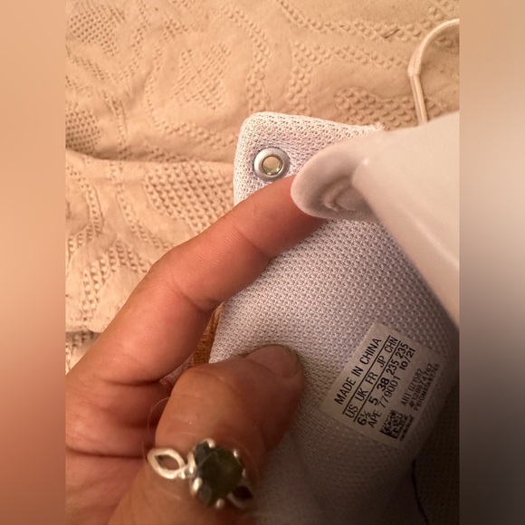 Women’s Adidas high tops worn like once - Picture 4 of 5